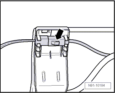 Amplificateur d'antenne dans le hayon de la Golf berline : dépose et repose