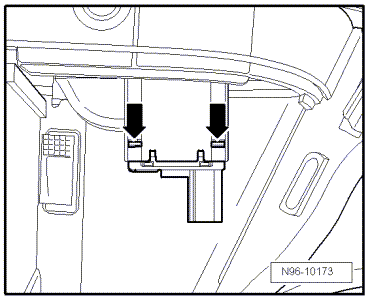 Touche de déverrouillage de la trappe à carburant -E319- : dépose et repose