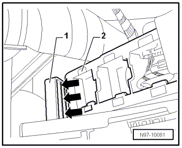 Porte-relais avec coupe-circuit automatique, en bas à gauche du tableau de bord : dépose et repose