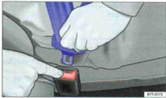 Fig. 54 Retrait de péne du boîtier de verrouilloge.