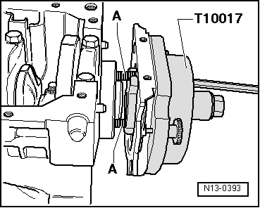 B - Dispositif de montage -T10017- : montage avec le flasque d'étanchéité sur le flasque de vilebrequin